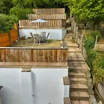 Family-friendly 4-bedroom Retreat In -ideal For Contractors And Work Semesterbostad