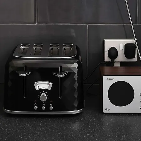 Family-friendly 4-bedroom Retreat In -ideal For Contractors And Work Holiday home Bristol