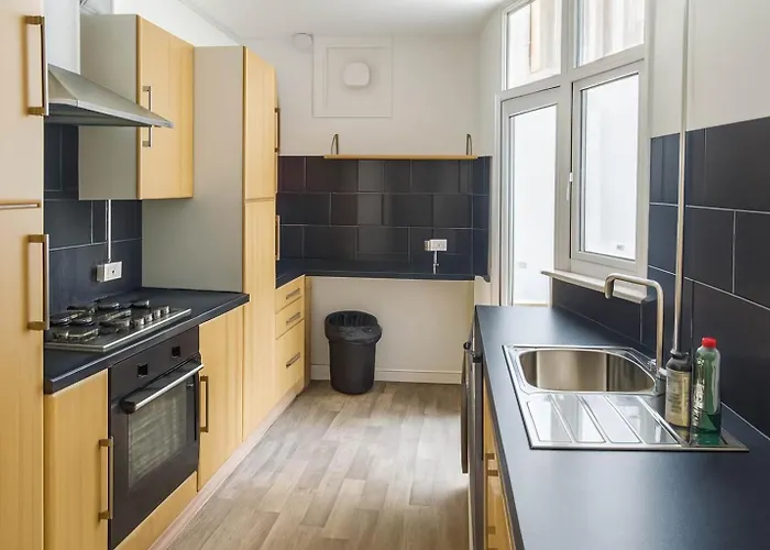 Family-friendly 4-bedroom Retreat In -ideal For Contractors And Work 브리스틀