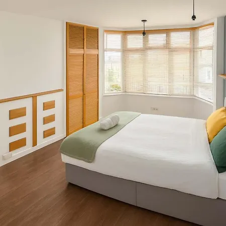 Family-friendly 4-bedroom Retreat In -ideal For Contractors And Work