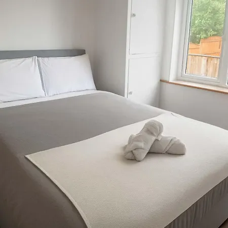 Family-friendly 4-bedroom Retreat In -ideal For Contractors And Work