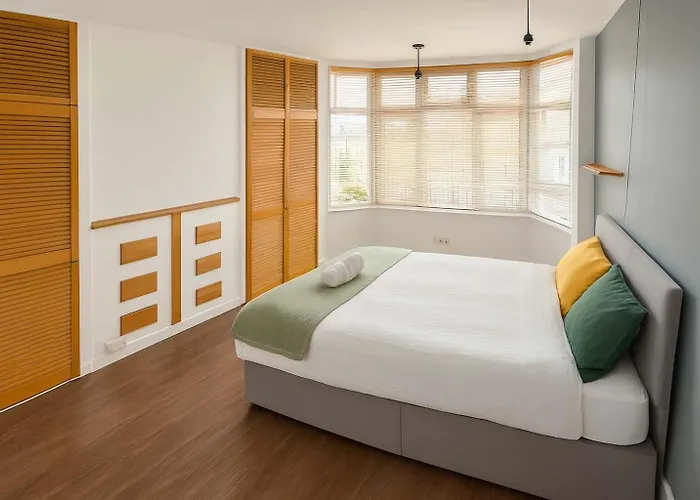 Family-friendly 4-bedroom Retreat In -ideal For Contractors And Work