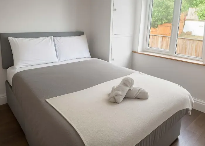 Family-friendly 4-bedroom Retreat In -ideal For Contractors And Work