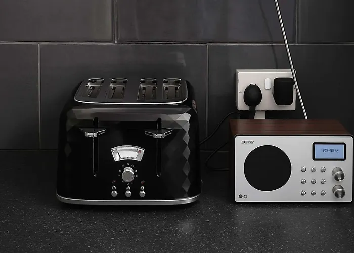 Family-friendly 4-bedroom Retreat In -ideal For Contractors And Work Prázdninový dům Bristol